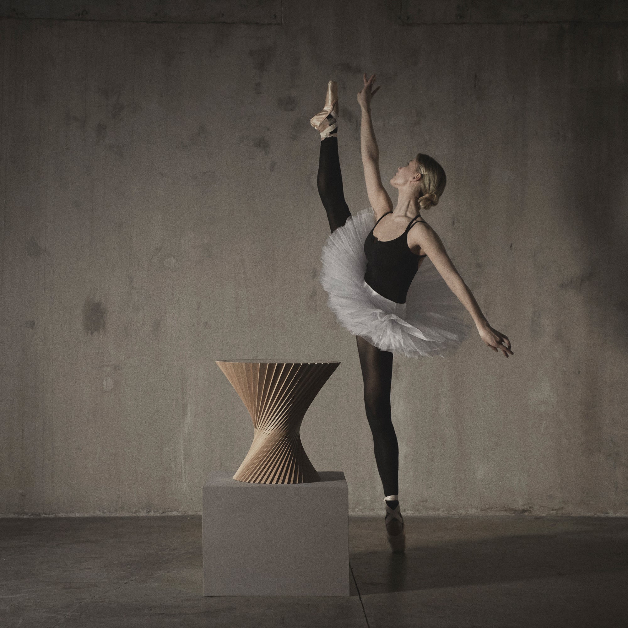 Hyperbel™ side table / Oak light