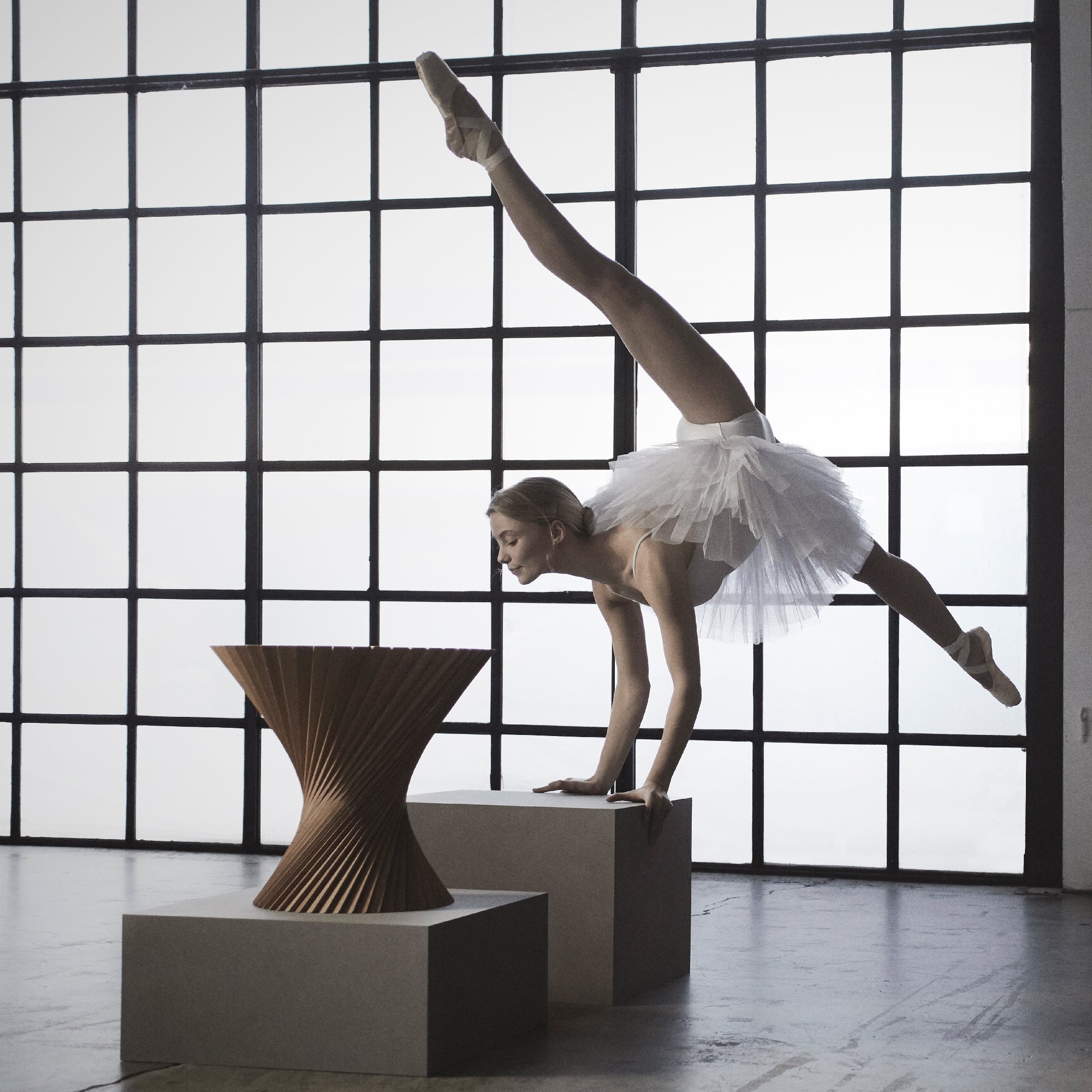 Hyperbel™ side table / Oak natural