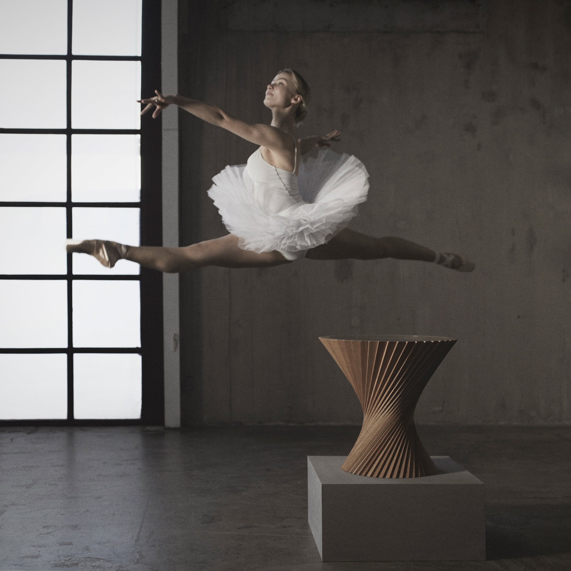 Hyperbel™ side table / Oak natural