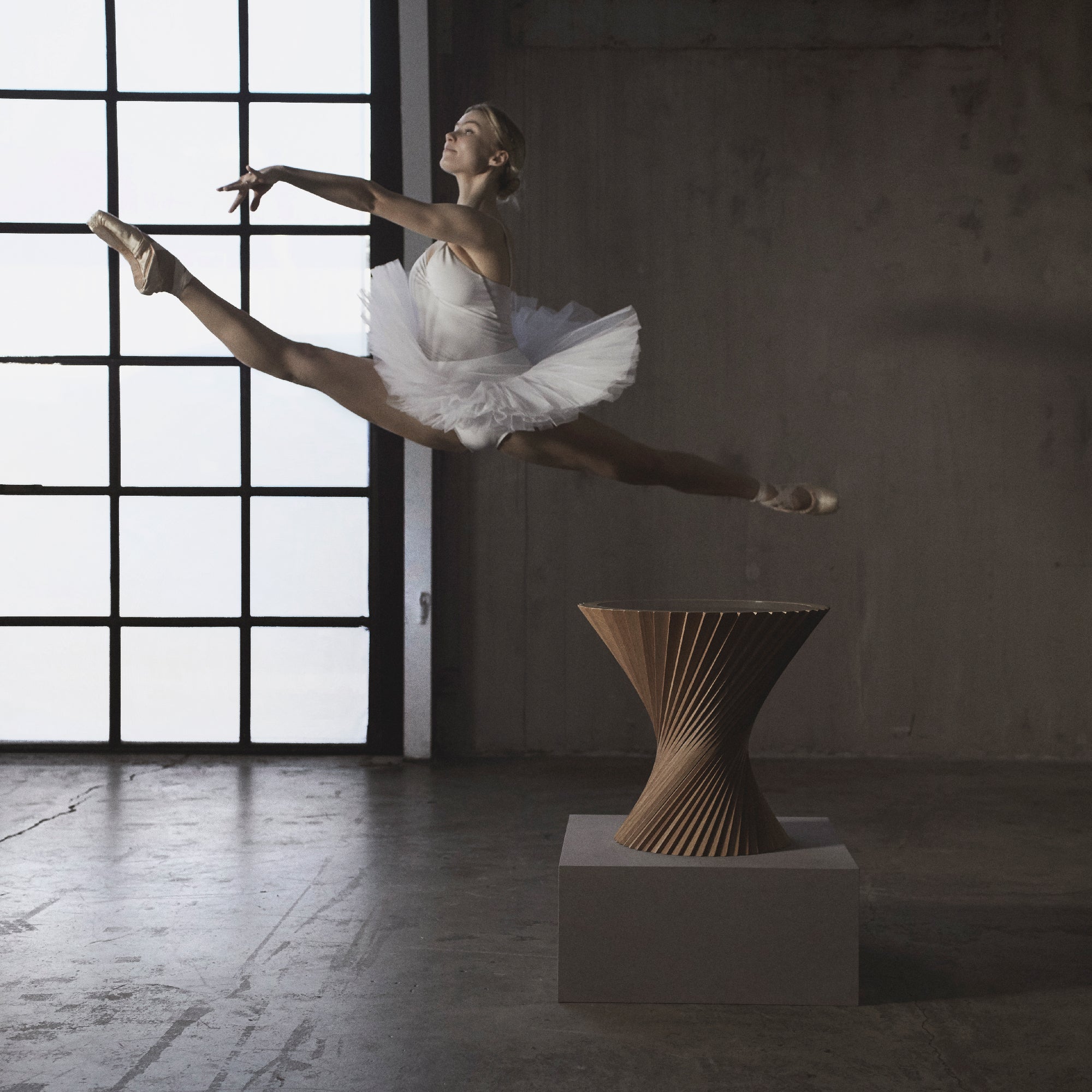 Hyperbel™ side table / Oak natural