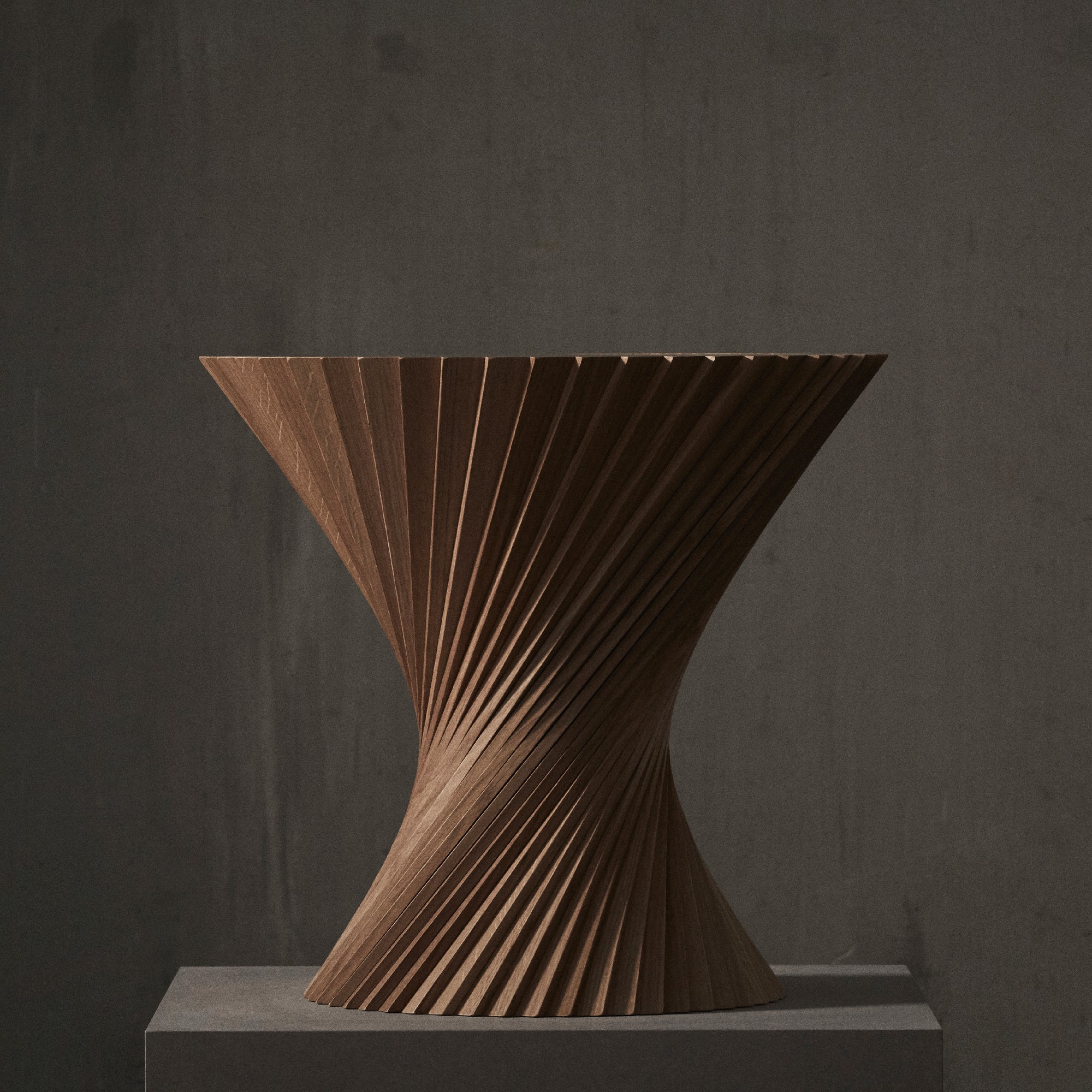 Hyperbel™ side table / Oak natural