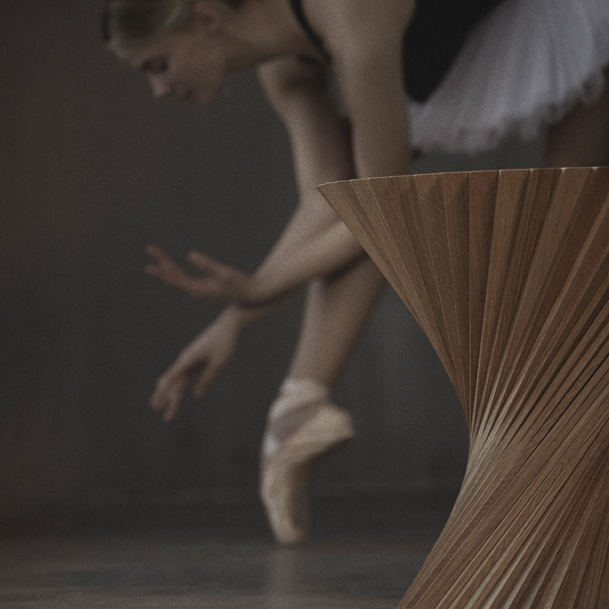 Hyperbel™ side table / Oak natural