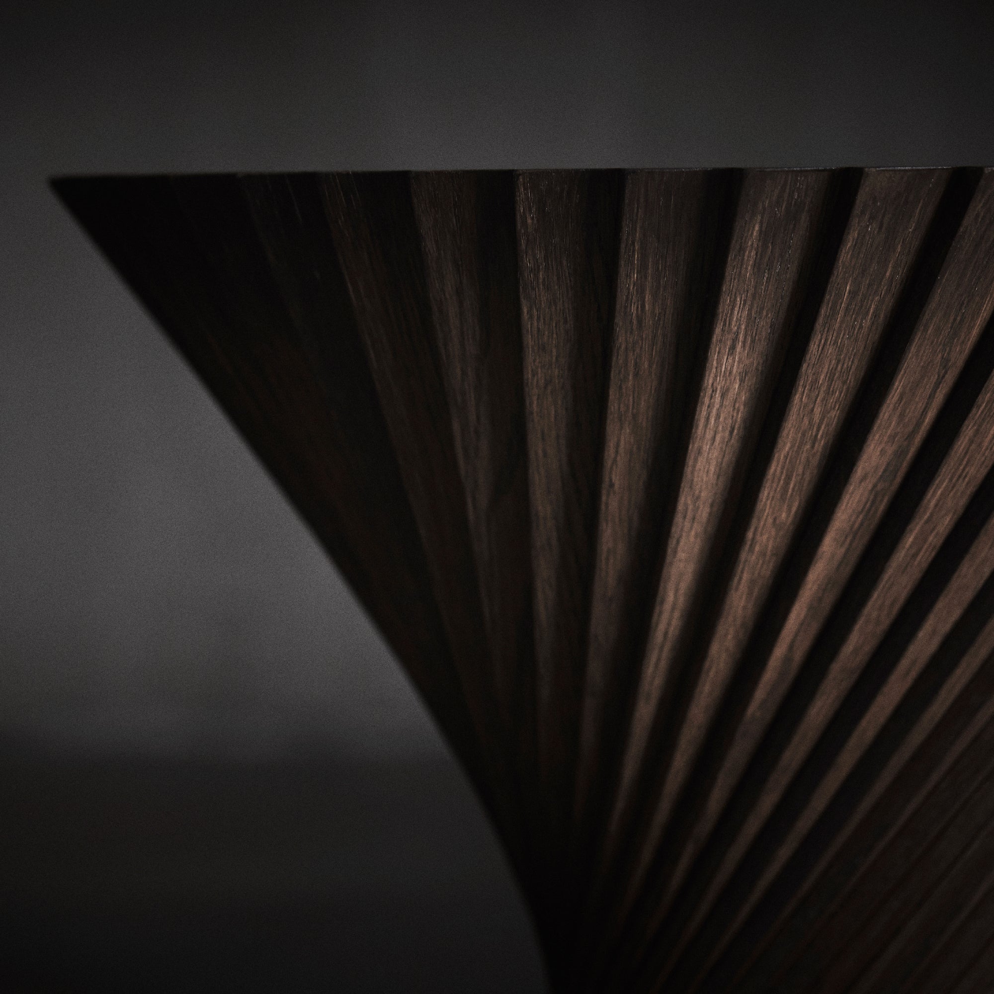 Hyperbel™ side table / Oak smoked