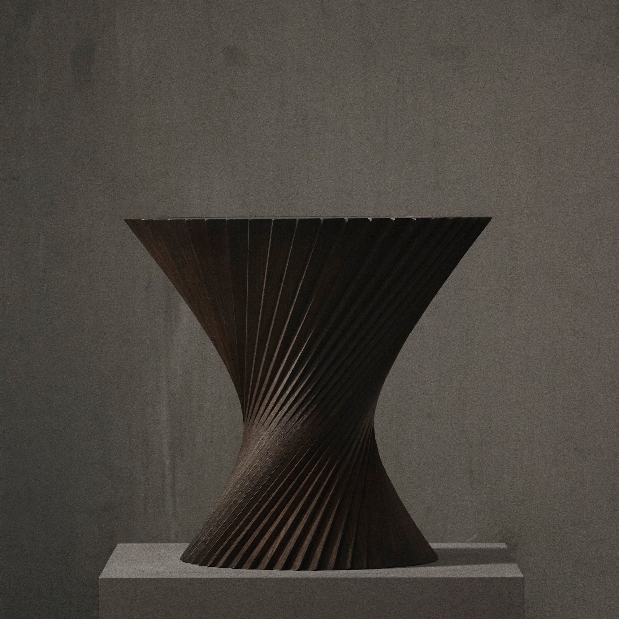 Hyperbel™ side table / Oak smoked