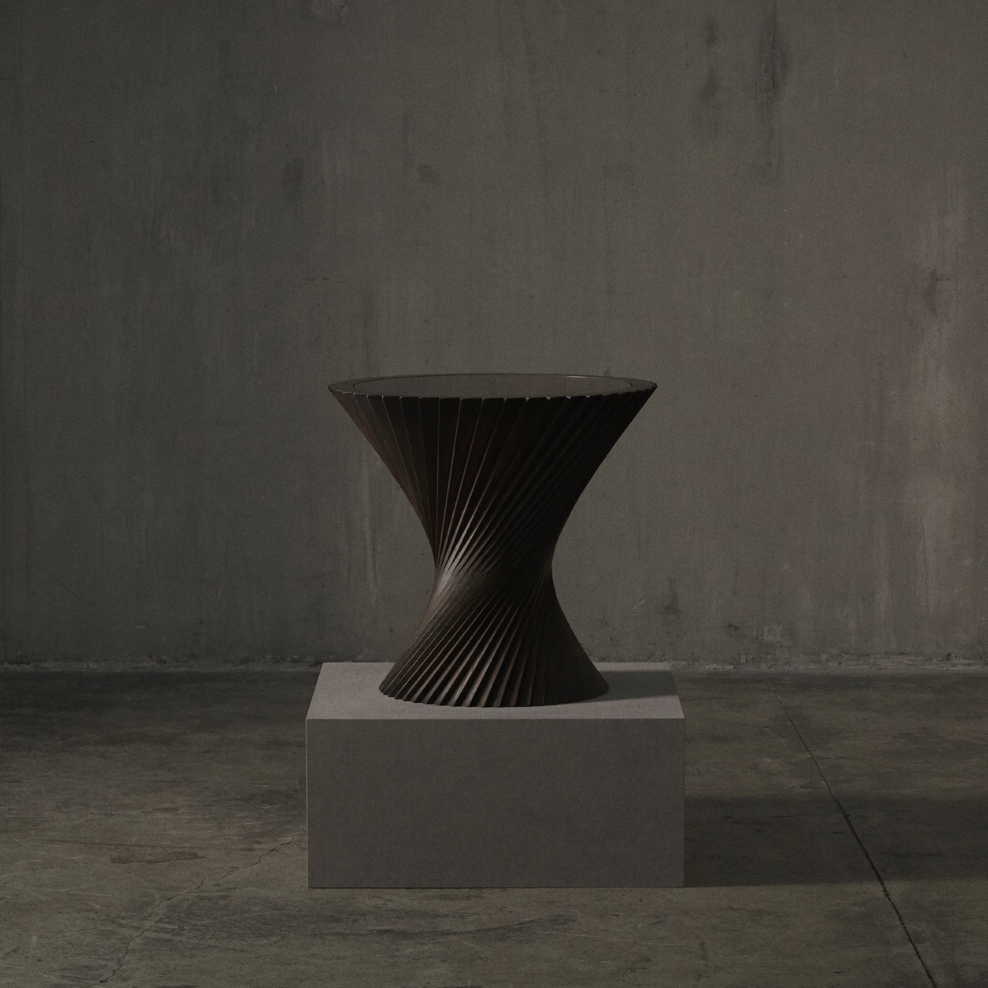 Hyperbel™ side table / Oak smoked