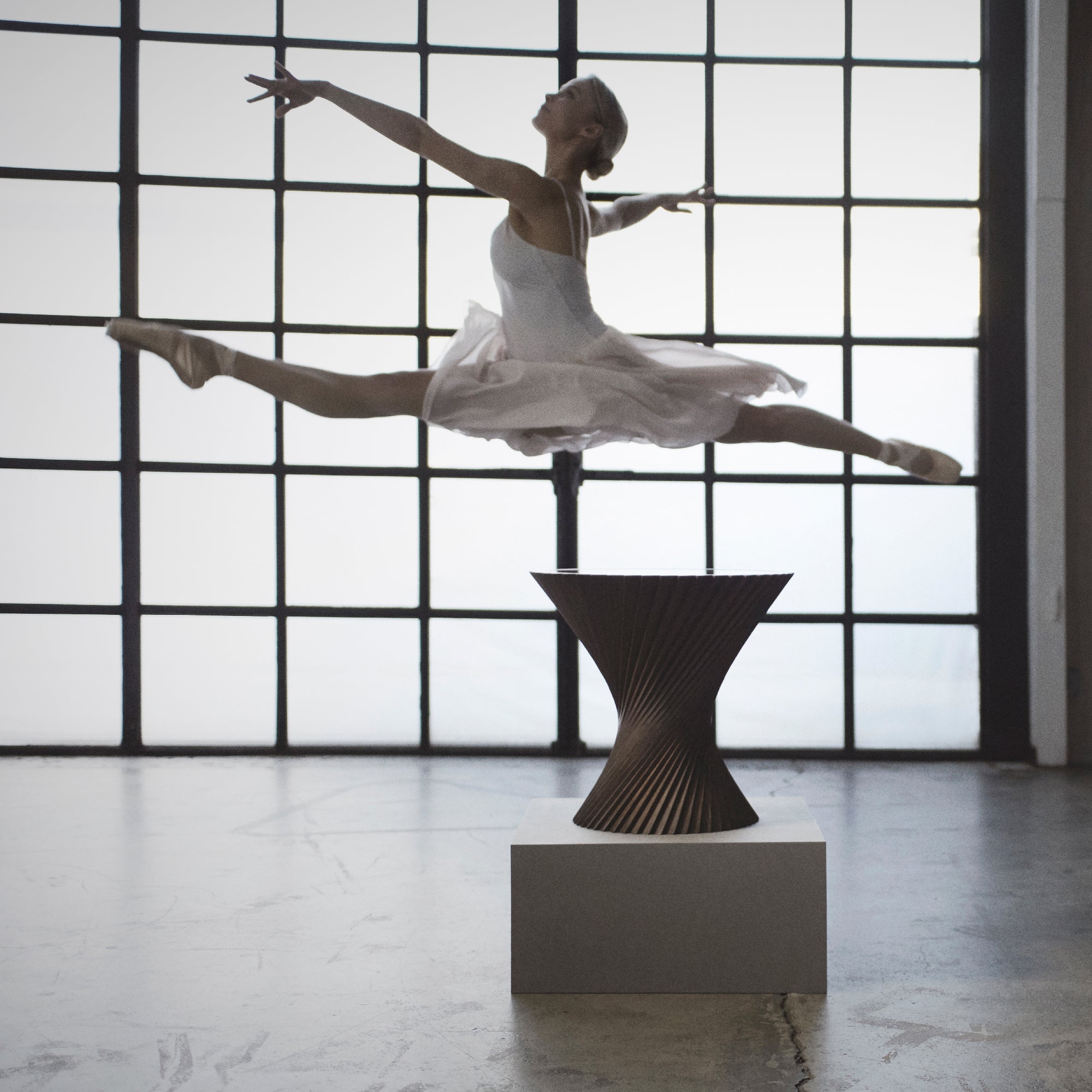 Hyperbel™ side table / Oak smoked