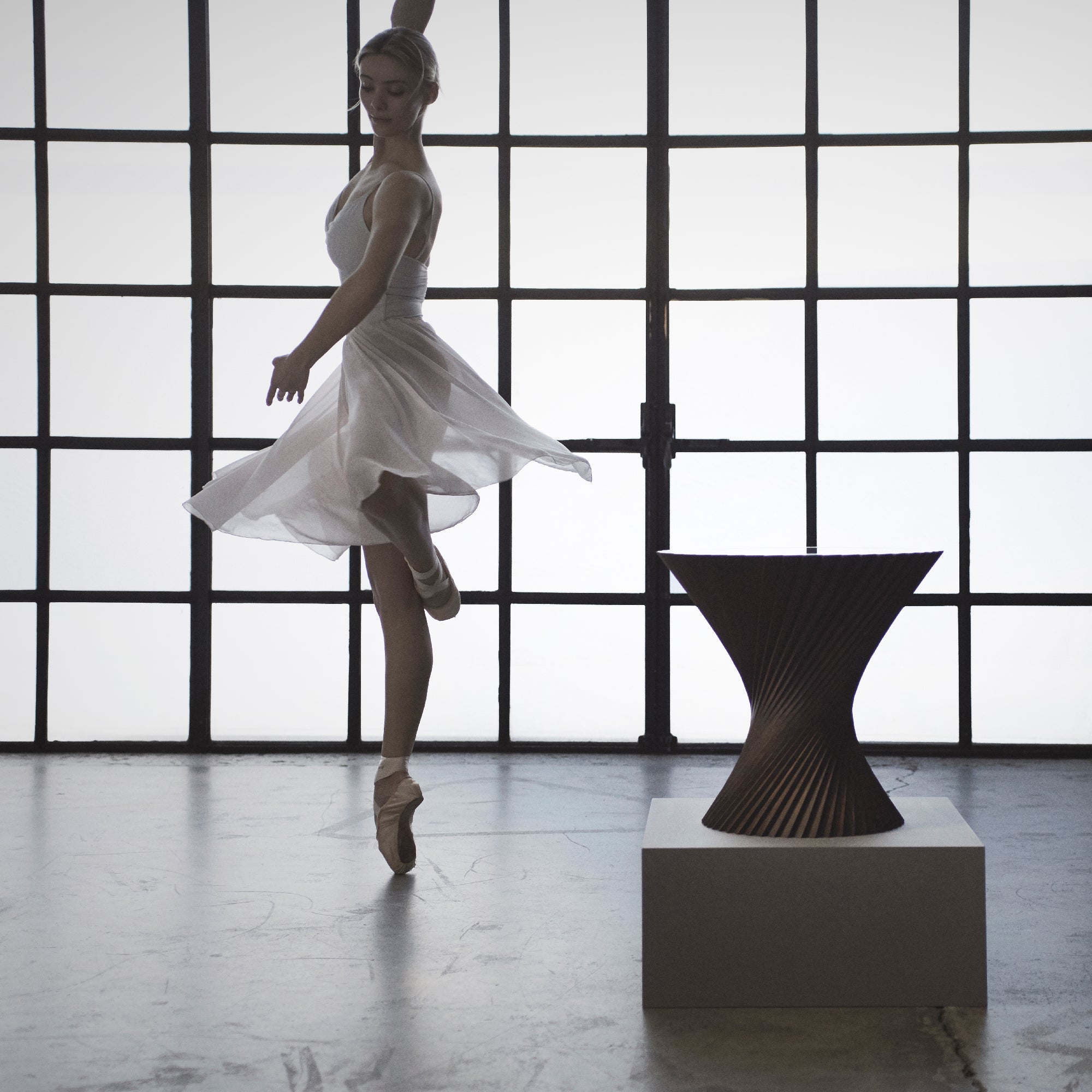 Hyperbel™ side table / Oak smoked